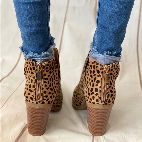 CHEETAH PRINT SIDE CUT BOOTIE - Picture 4 of 9
